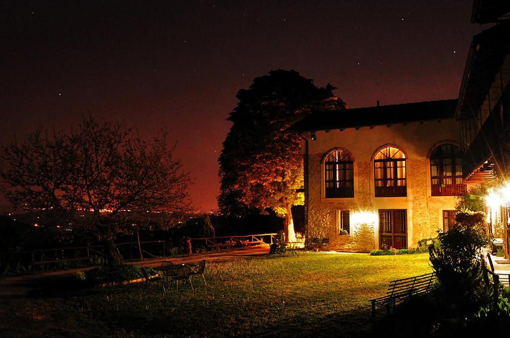 مبيت وإفطار Trezzo Tinella Casa Branzele المظهر الخارجي الصورة