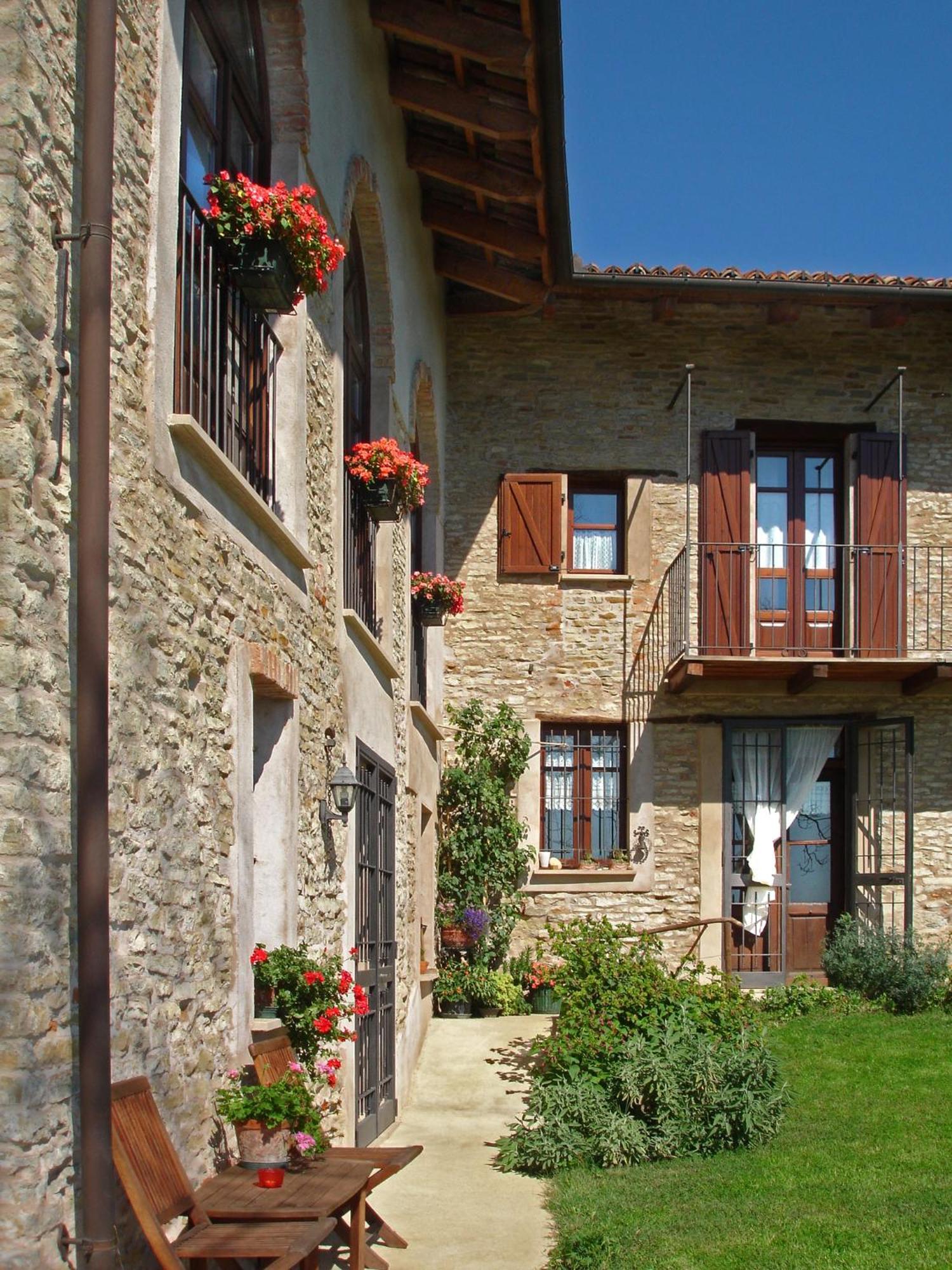 مبيت وإفطار Trezzo Tinella Casa Branzele المظهر الخارجي الصورة