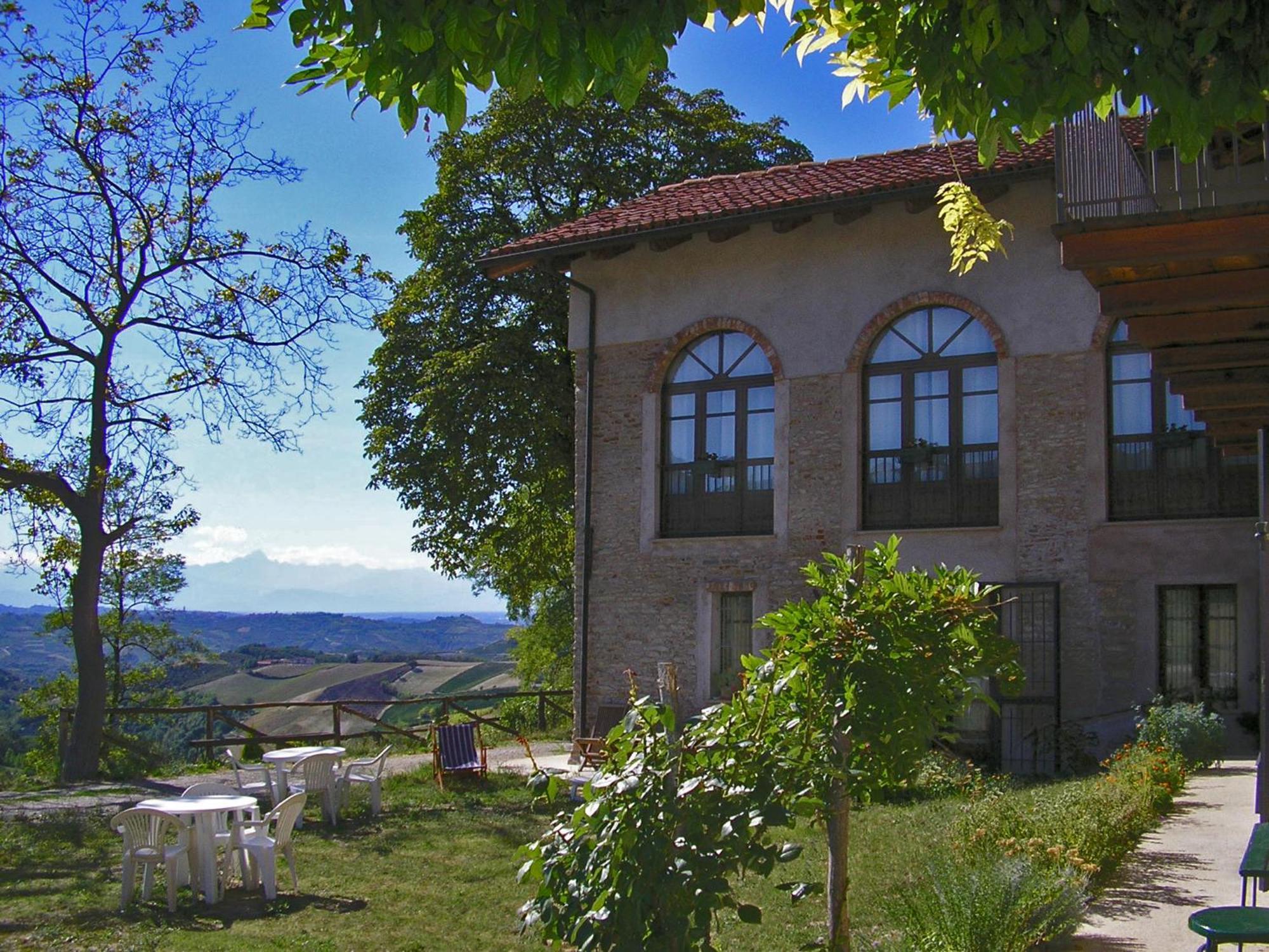 مبيت وإفطار Trezzo Tinella Casa Branzele المظهر الخارجي الصورة