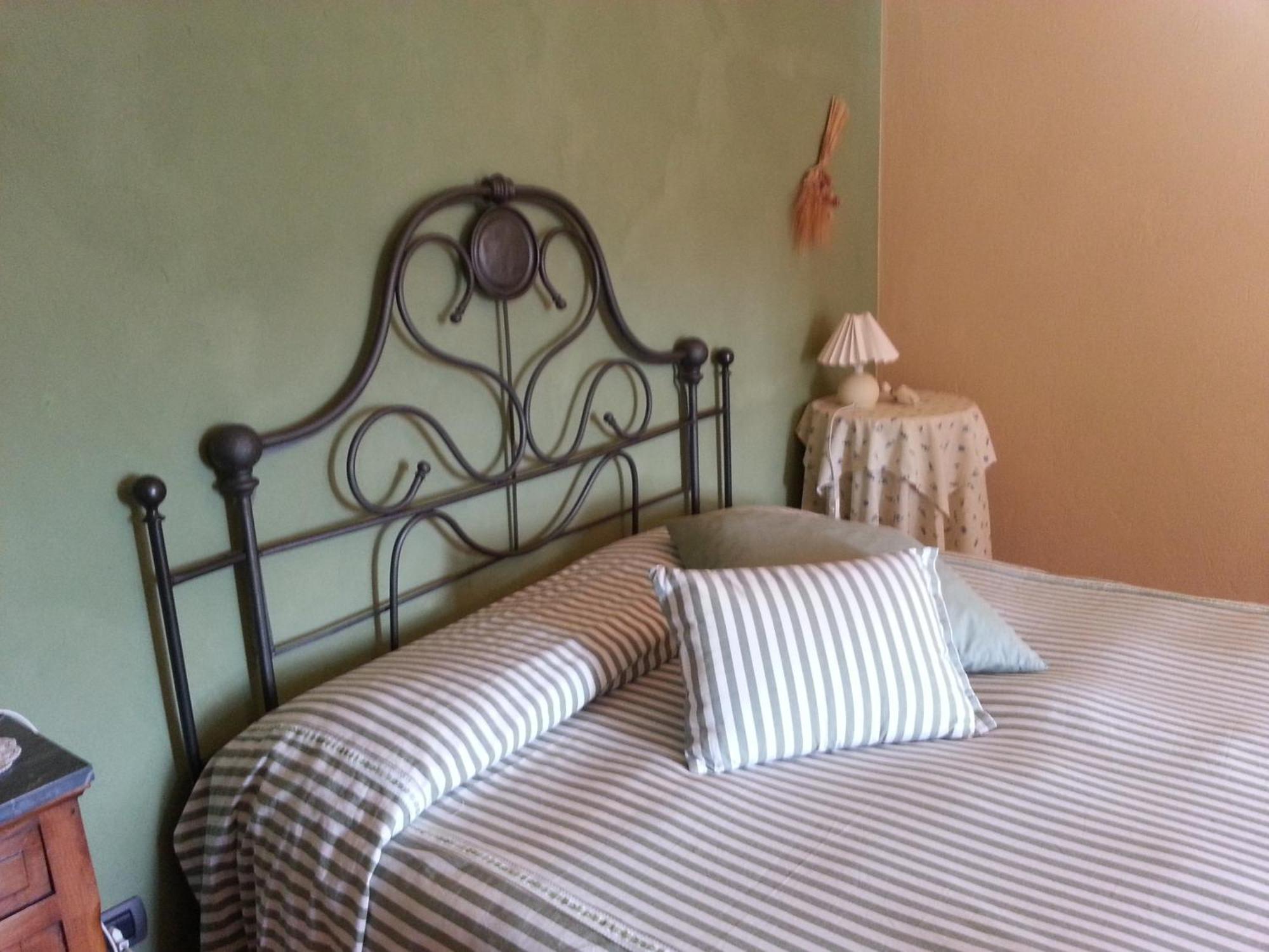مبيت وإفطار Trezzo Tinella Casa Branzele الغرفة الصورة